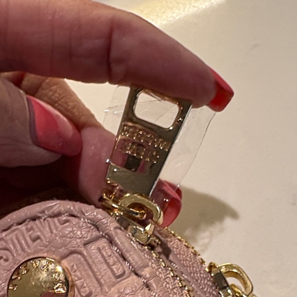 Steve Madden Pink Embossed Wristlet New, never worn - Picture 5 of 6